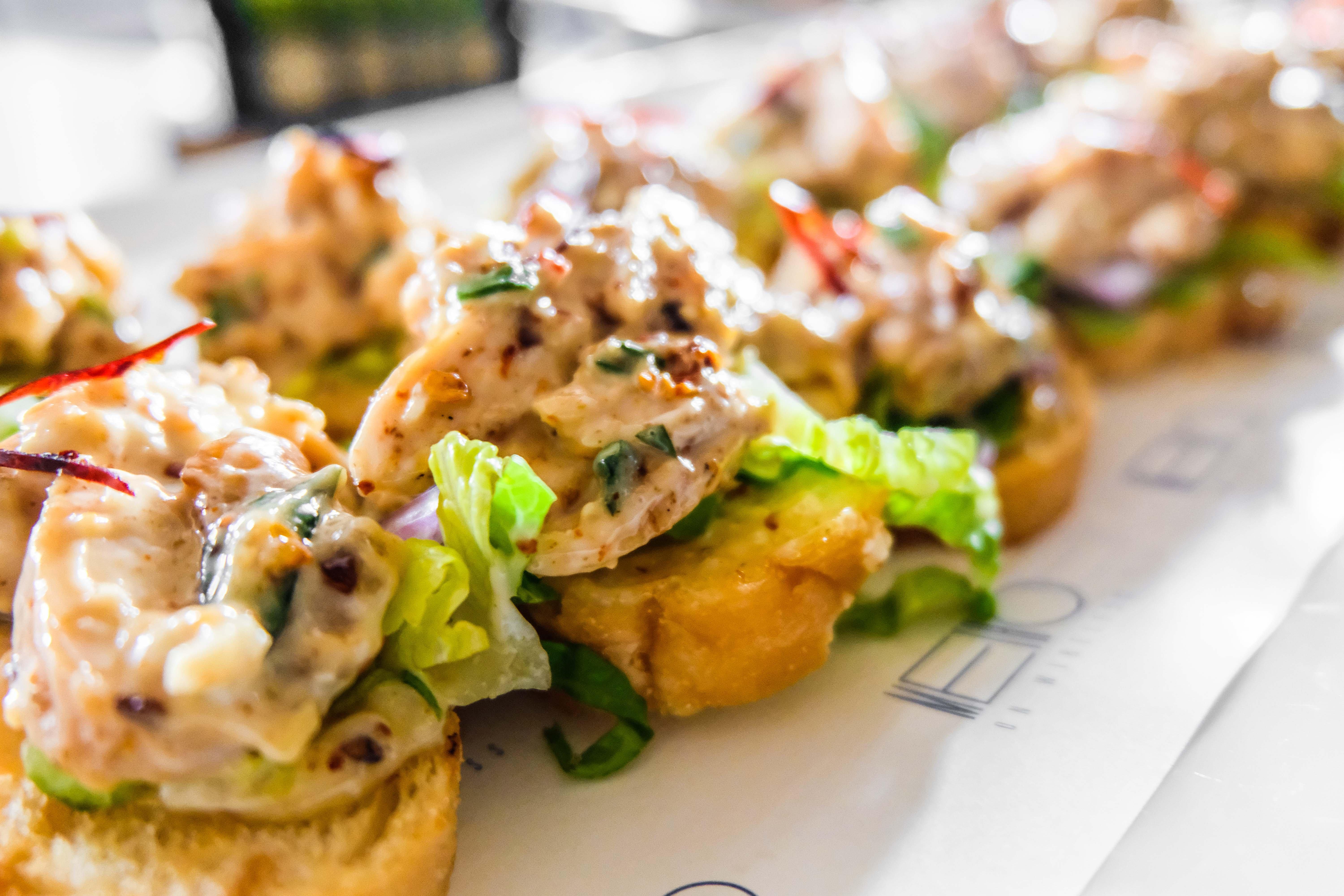 Hotel Indigo Bangkok Wireless Road By Ihg Kültér fotó Chicken and avocado toast