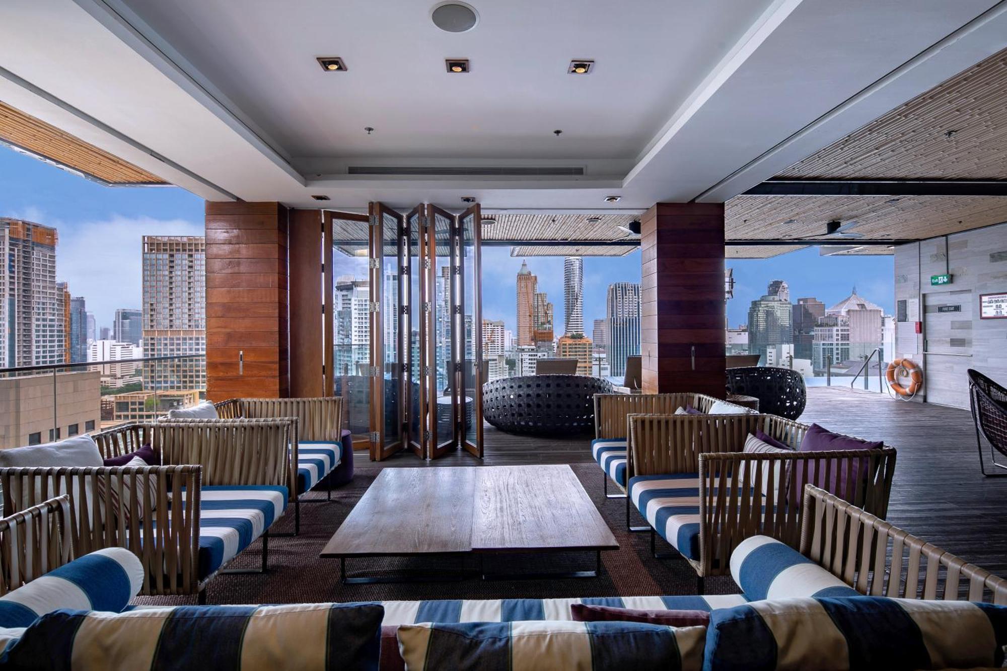 Hotel Indigo Bangkok Wireless Road By Ihg Kültér fotó The 360° Sky Bar