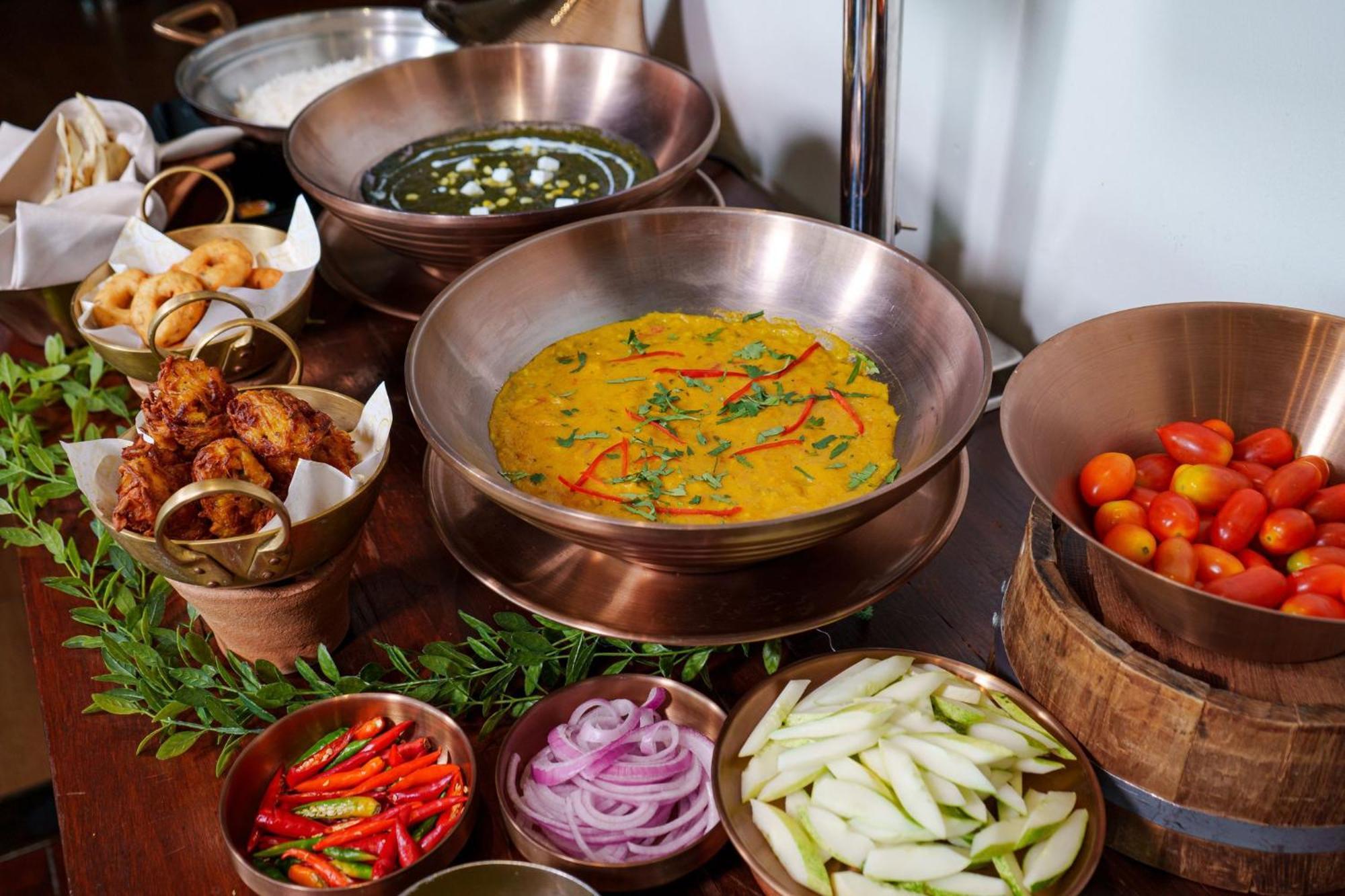 Hotel Indigo Bangkok Wireless Road By Ihg Kültér fotó Indian cuisine