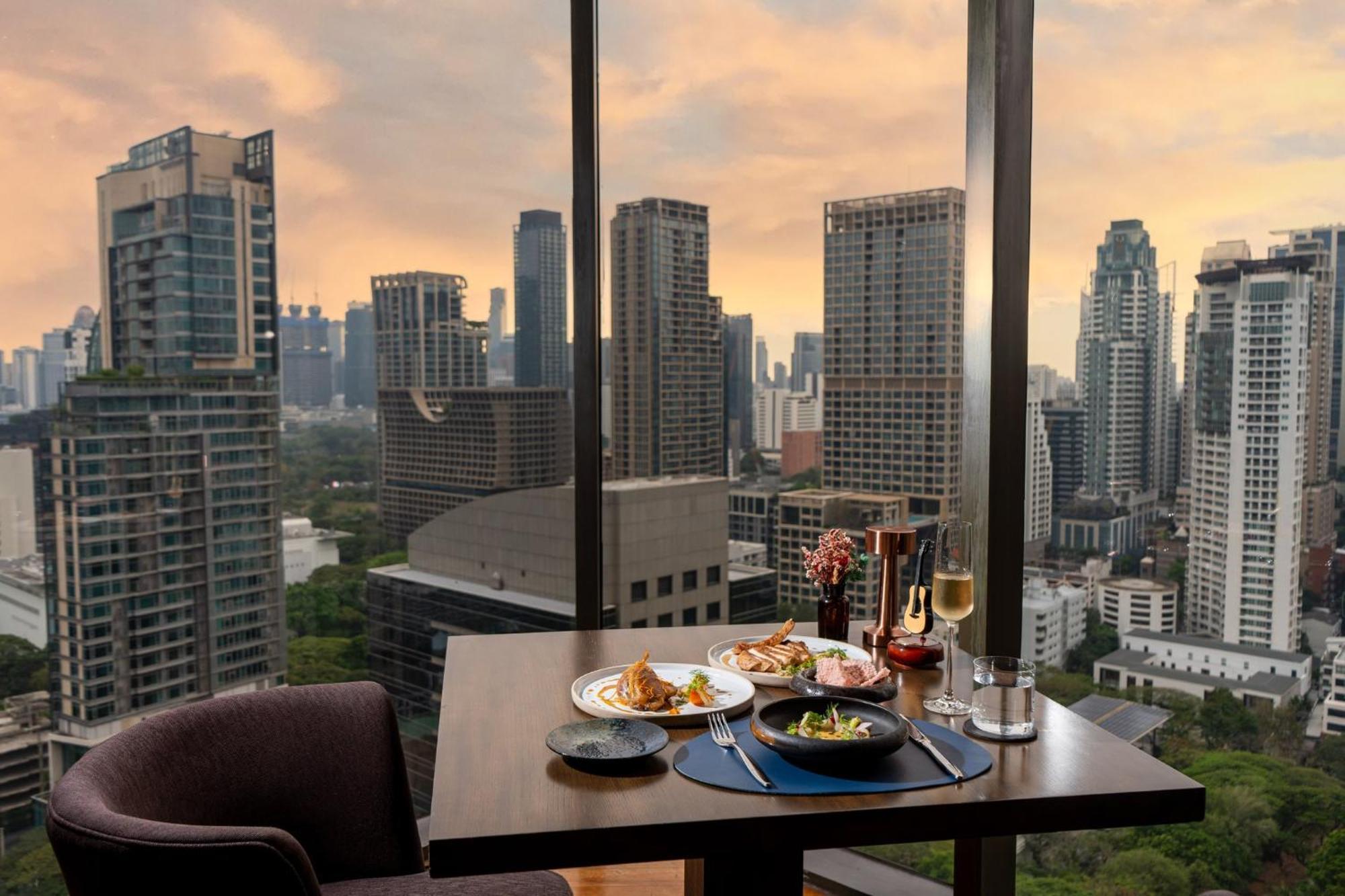 Hotel Indigo Bangkok Wireless Road By Ihg Kültér fotó View from the restaurant